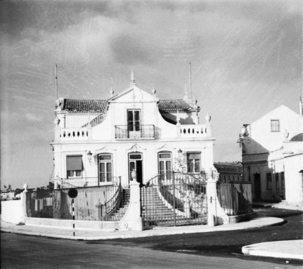 Cascais. La villa che ospita la famiglia Savoia in esilio