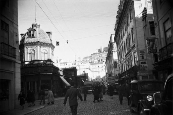 Lisbona. Via cittadina - palazzi