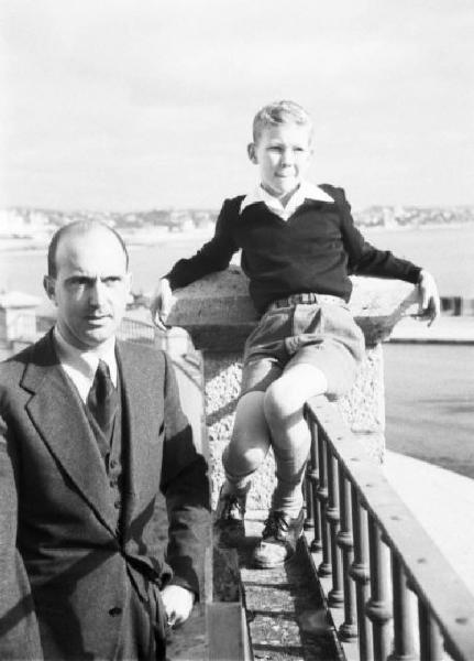 Estoril. Famiglia Savoia in esilio. Ritratto di Umberto II e Vittorio Emanuele IV