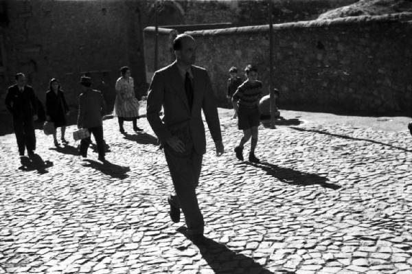 Lisbona. Famiglia Savoia in esilio. Umberto II in visita al castello di San Giorgio - panorama della città vista dai bastioni