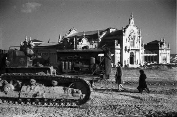 Belem. Cantiere - chiesa barocca sullo sfondo