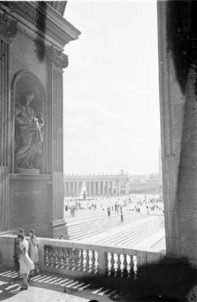 Città del Vaticano. Piazza della Basilica di San Pietro ripresa da un terrazzo dei Palazzi Vaticani