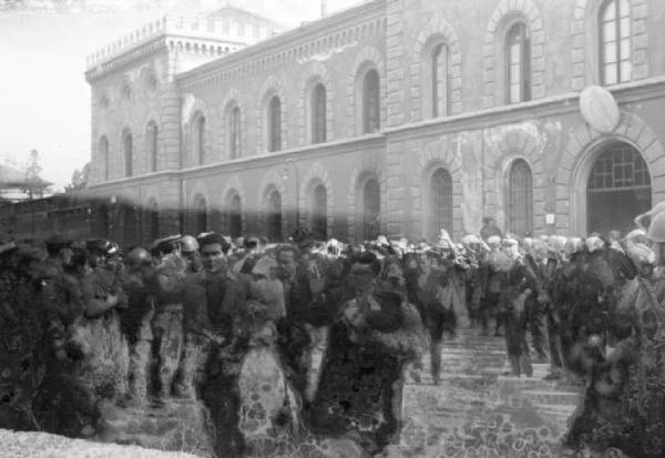 Milano. Prigionieri liberati dal carcere di San Vittore fra militari e carabinieri