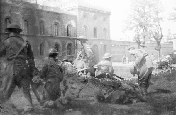 Milano. Militari di fronte al carcere di San Vittore