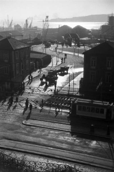 Lisbona. Stazione ferroviaria - il porto