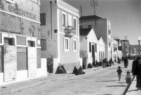 Nazaré. Una via del paese