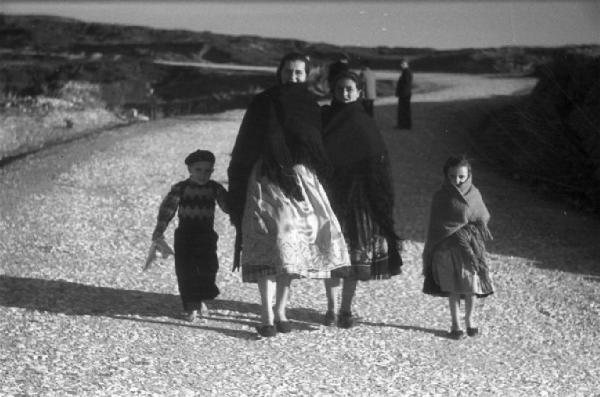 Nazaré. Donne e bambini sul lungomare