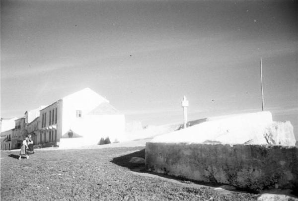 Nazaré - quartiere di Sitio. Terrazza panoramica con croce in pietra