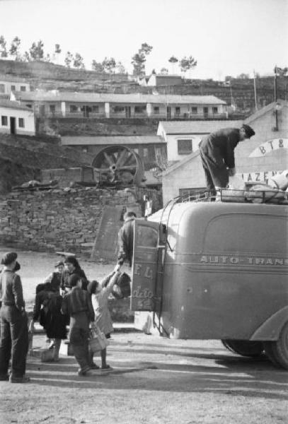 Fundao - l'autobus che conduce a Pasqueira