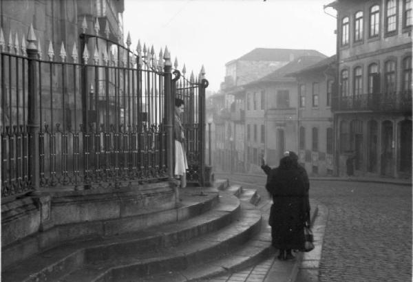 Porto. Sagrato di una chiesa - cancellata