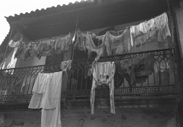 Cangas - balcone con panni stesi