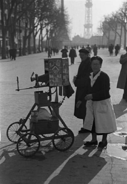 Barcellona. Le "ramblas" - fotografa "di strada"