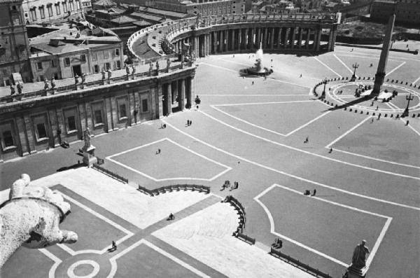 Roma. Piazza San Pietro vista dall'attico e l'emiciclo del colonnato