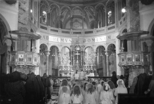 Italia Dopoguerra. Sant'Angelo Lodigiano. Reportage sulla figura di Santa Francesca Cabrini - celebrazione della Santa messa in memoria della Beata