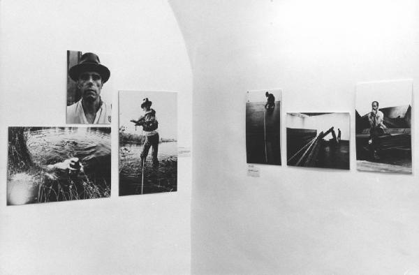 Napoli - Galleria Pasquale Trisorio - Mostra di Gianfranco Gorgoni "La Nuova Avanguardia" - Alle pareti fotografie di Joseph Beuys e Robert Morris