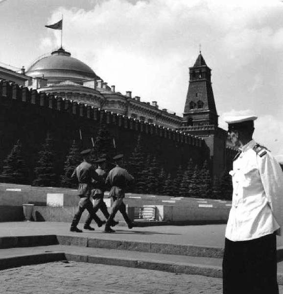 Mosca. Cambio della guardia al Mausoleo di Lenin