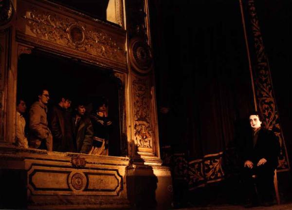Rappresentazione teatrale "Progetto Stanislavskij: il teatro abbandonato" - attori in scena