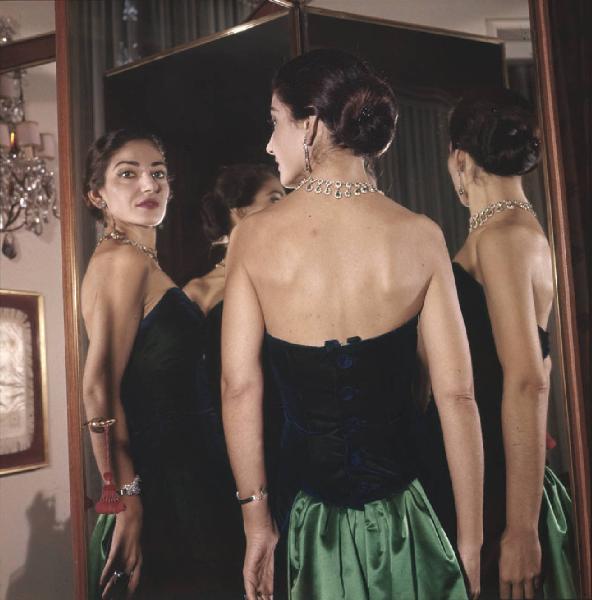 Milano - Abitazione di Maria Callas: interno - Ritratto femminile: Maria Callas (cantante lirica) - Specchi