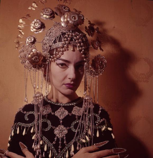 Milano - Abitazione di Maria Callas: interno - Ritratto femminile: Maria Callas (cantante lirica) - Costume Turandot