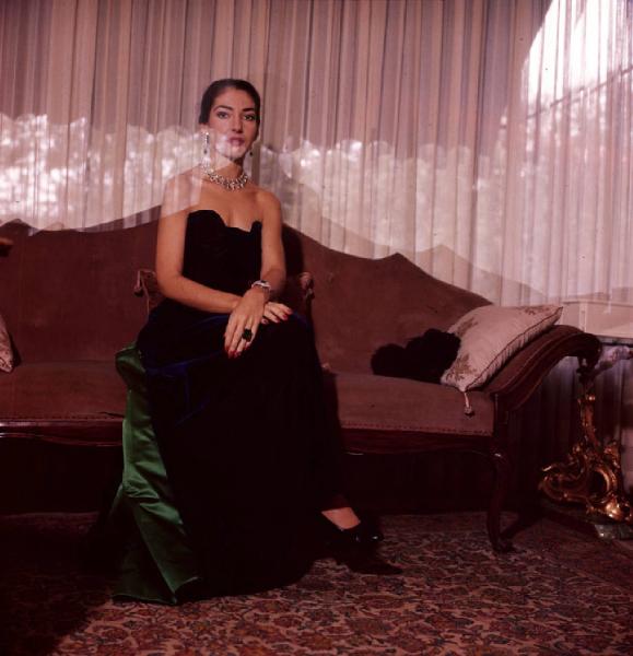 Milano - Abitazione di Maria Callas: interno - Ritratto femminile: Maria Callas (cantante lirica) seduta sul divano