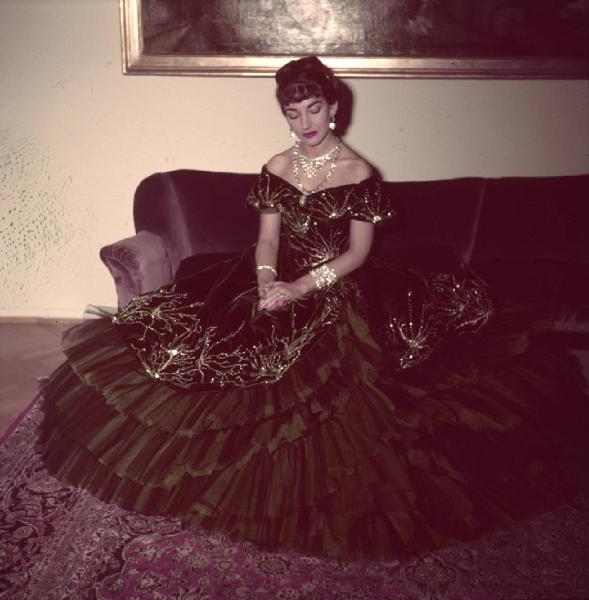 Milano - Abitazione di Maria Callas: interno - Ritratto femminile: Maria Callas (cantante lirica) seduta su divano - Costume di scena La Traviata