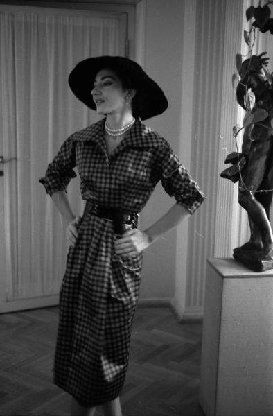 Milano - Abitazione di Maria Callas: interno - Ritratto femminile: Maria Callas (cantante lirica) - Cappello