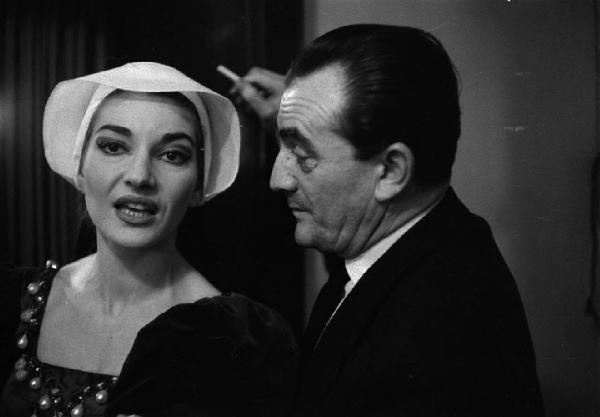 Milano: Teatro alla Scala - Spettacolo Anna Bolena, 1957, regia di Luchino Visconti - Camerino, interno - Ritratto: Maria Callas (cantante lirica) e Luchino Visconti, regista