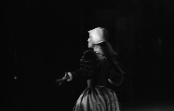 Milano: Teatro alla Scala - Spettacolo Anna Bolena, 1957, regia di Luchino Visconti - Foto di scena - Ritratto femminile: Maria Callas (cantante lirica)