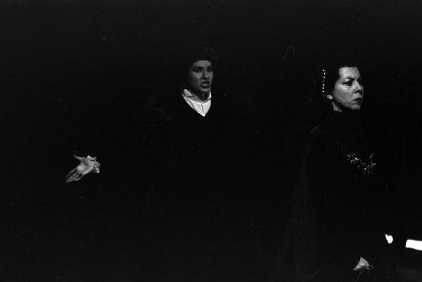 Milano: Teatro alla Scala - Spettacolo Anna Bolena, 1957, regia di Luchino Visconti - Foto di scena - Ritratto femminile: Maria Callas (cantante lirica) - Giulietta Simionato