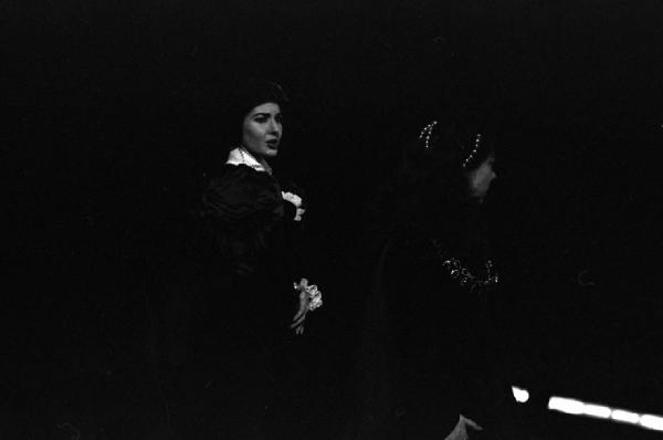 Milano: Teatro alla Scala - Spettacolo Anna Bolena, 1957, regia di Luchino Visconti - Foto di scena - Ritratto femminile: Maria Callas (cantante lirica) - Giulietta Simionato