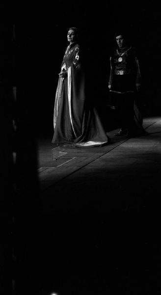 Milano: Teatro alla Scala - Spettacolo Anna Bolena, 1957, regia di Luchino Visconti - Foto di scena da dietro le quinte - Ritratto femminile: Maria Callas (cantante lirica) e attore
