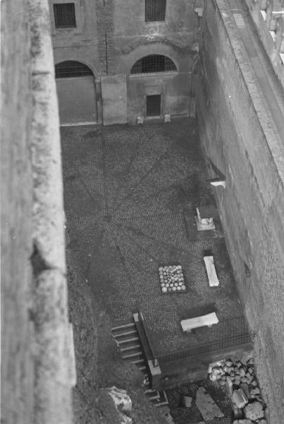 Sopralluogo per il film "Tosca". Roma, Castel Sant'Angelo - Veduta dall'alto del Cortile delle Palle - Sopralluogo per il film "Tosca"