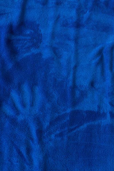 Check in': Rare find' Best for Budget Travelling. Torino - Abitazione: interno - Coperta blu in velluto - Impronta di mani