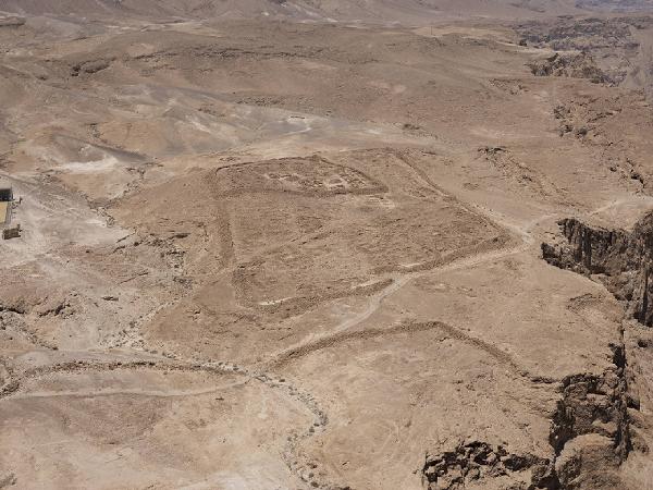 Israele, Mehoz HaDarom - Veduta dalla Fortezza di Masada - Campo trincerato romano, accampamento romano