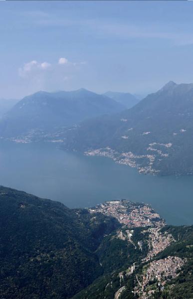 Tra cielo e terra. Monte Legnoncino (Lecco), vetta - Veduta dalla statua della Madonna: vista dall'alto del lago e dei monti circostanti con i paesi di Sueglio, Vestreno e Dervio