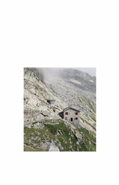 Tra cielo e terra. Passo Dernal (Brescia) - Veduta dall'edicola dedicata alla Madonna: fianco roccioso della montagna appena sotto la vetta, rifugio con imposte rosse, sentiero, nebbia e chiazze di neve sulla vetta