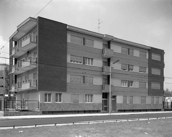 Società Italiana Telecomunicazioni (SIT) Siemens - Castelletto sopra Ticino - Edificio adibito ad abitazioni per dirigenti