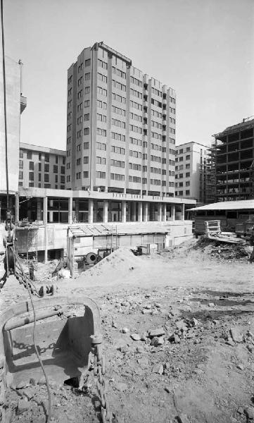 Brenta AB - Milano - Corso Vittorio Emanuele II - Edificio per uffici - Cantiere