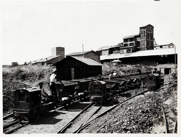 Ribolla - Miniera di lignite - Vagoni di trasporto