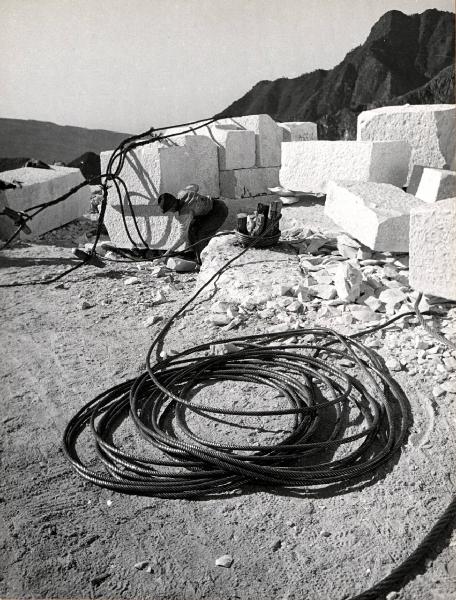 Carrara - Cava di marmo - Imbragatura dei blocchi