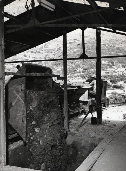 Isola del Giglio - Miniera di pirite - Vagoni di trasporto