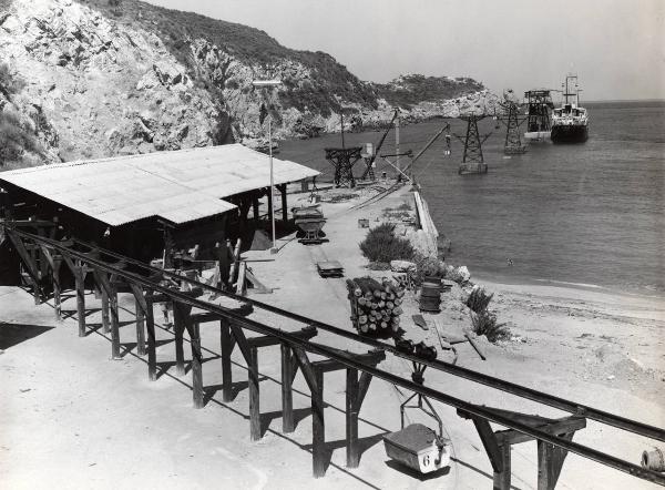 Isola del Giglio - Miniera di pirite - Teleferica