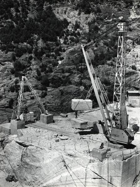 Vagli Sotto - Cava di marmo - Sollevamento dei blocchi