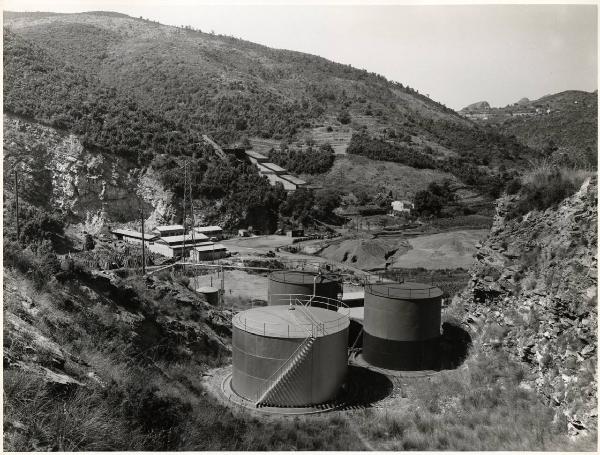 Isola d'Elba - Miniera di ferro - Serbatoi di olio combustibile