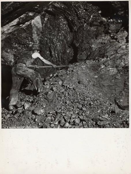 Montevecchio - Miniera di blenda e galena - Interno - Minatore al lavoro