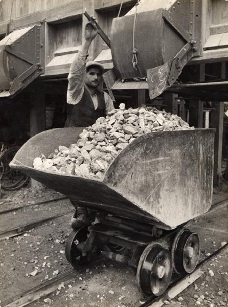 Montevecchio - Miniera di blenda e galena - Minerali in uscita dal frantoio