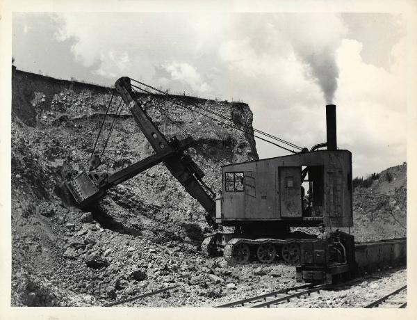 Ribolla - Miniera di lignite - Macchina escavatrice