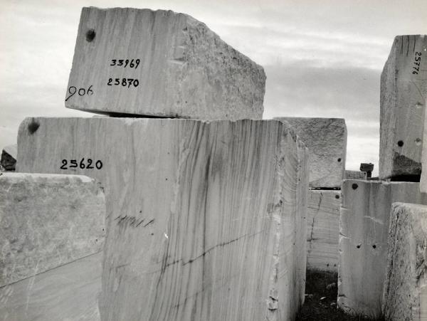 Viareggio - Laboratorio marmi - Deposito - Blocchi di marmo