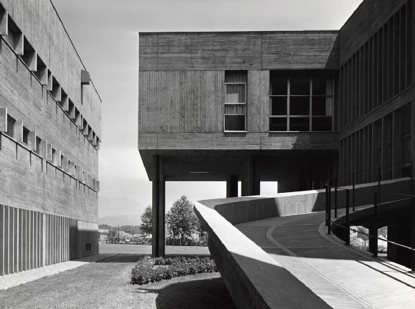 Viareggio - Laboratorio marmi - Edificio per uffici - Cortile