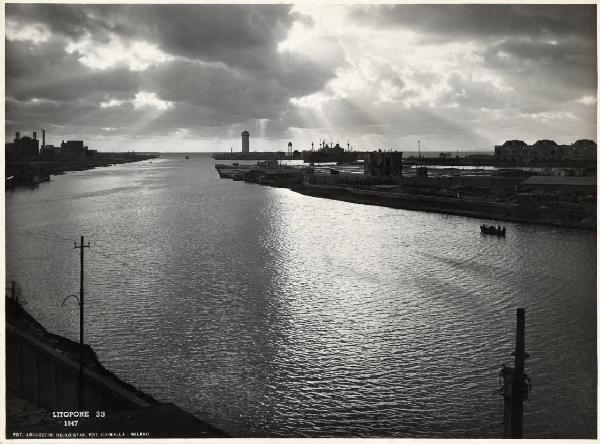 Livorno - Zona industriale - Canale marittimo